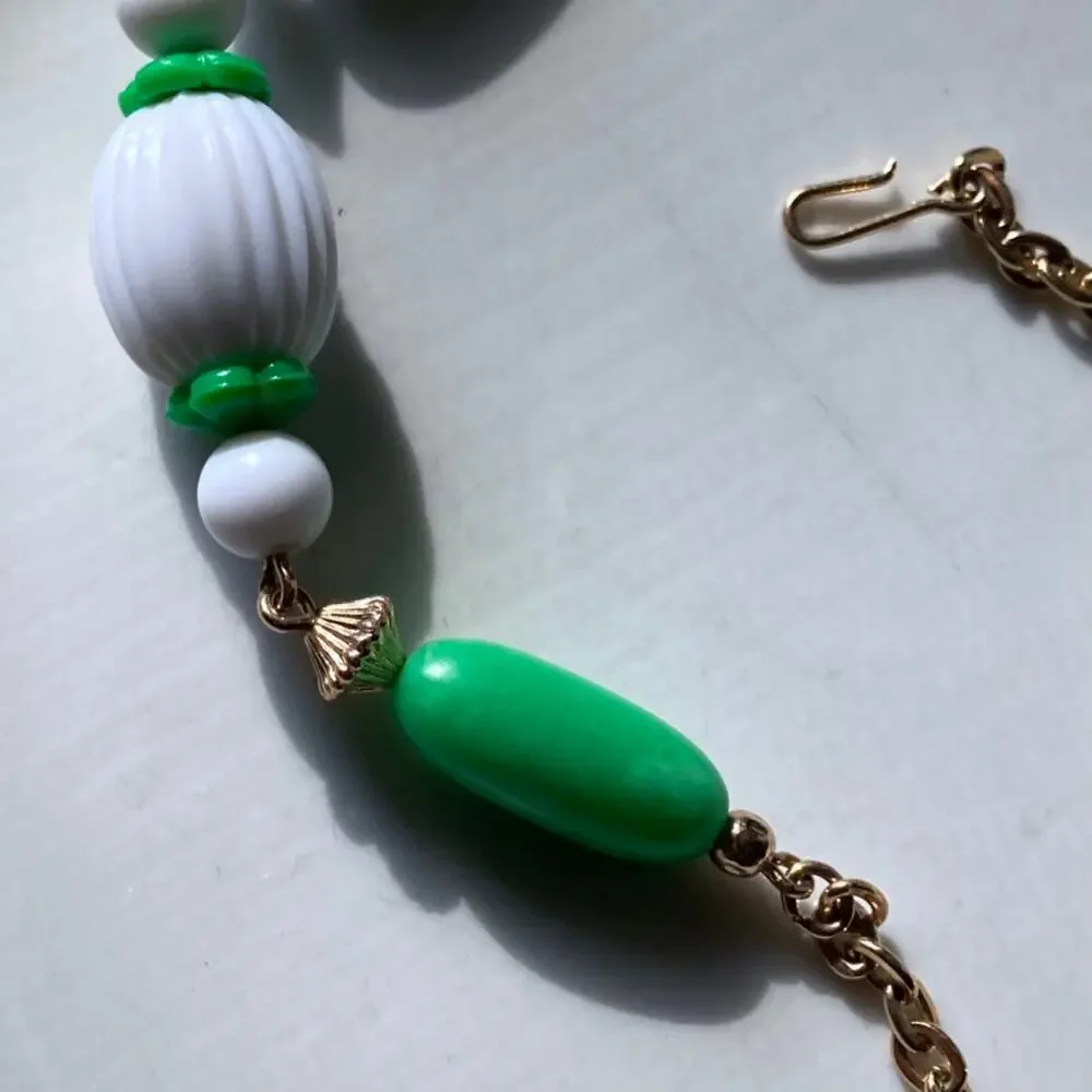 VTG Avon green and white gold tone necklace